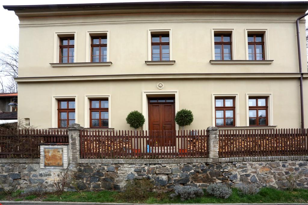 Penzion U Lasiku Unetice Extérieur photo
